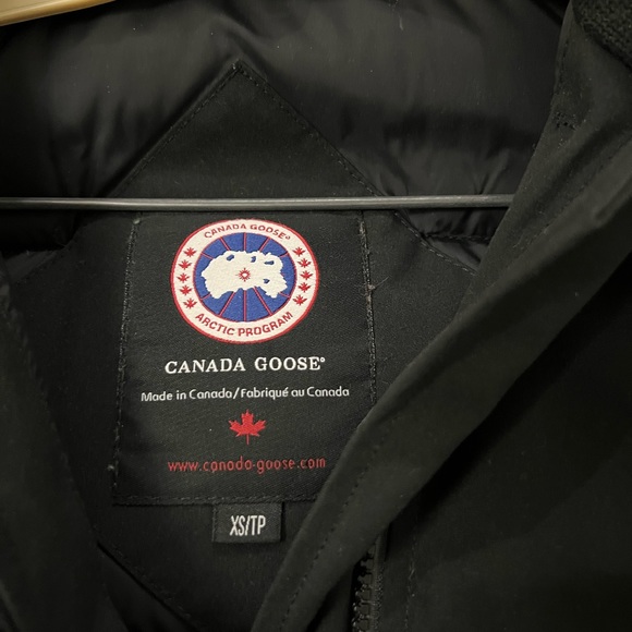 Canada Goose - women’s parka in black and size xs - Picture 6 of 7